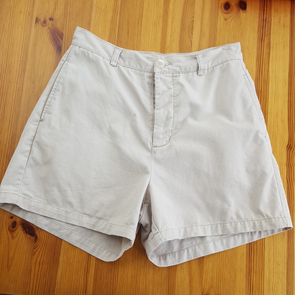 Khaki Shorts Sz 10 B.Moss